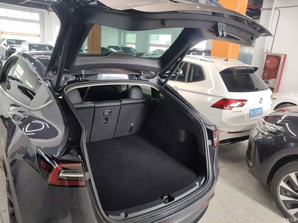 Tesla Model Y, 2022 19