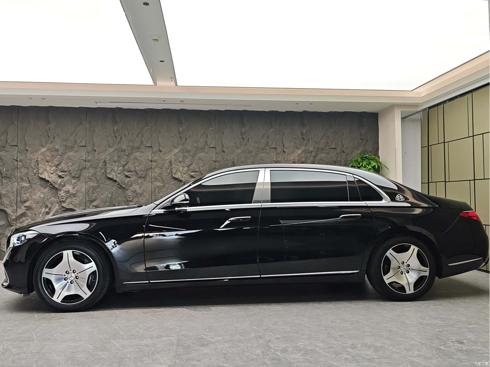 Maybach S-Class, 2023 3