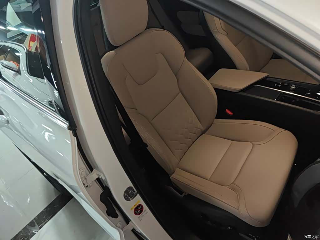 Volvo XC60, 2025 20