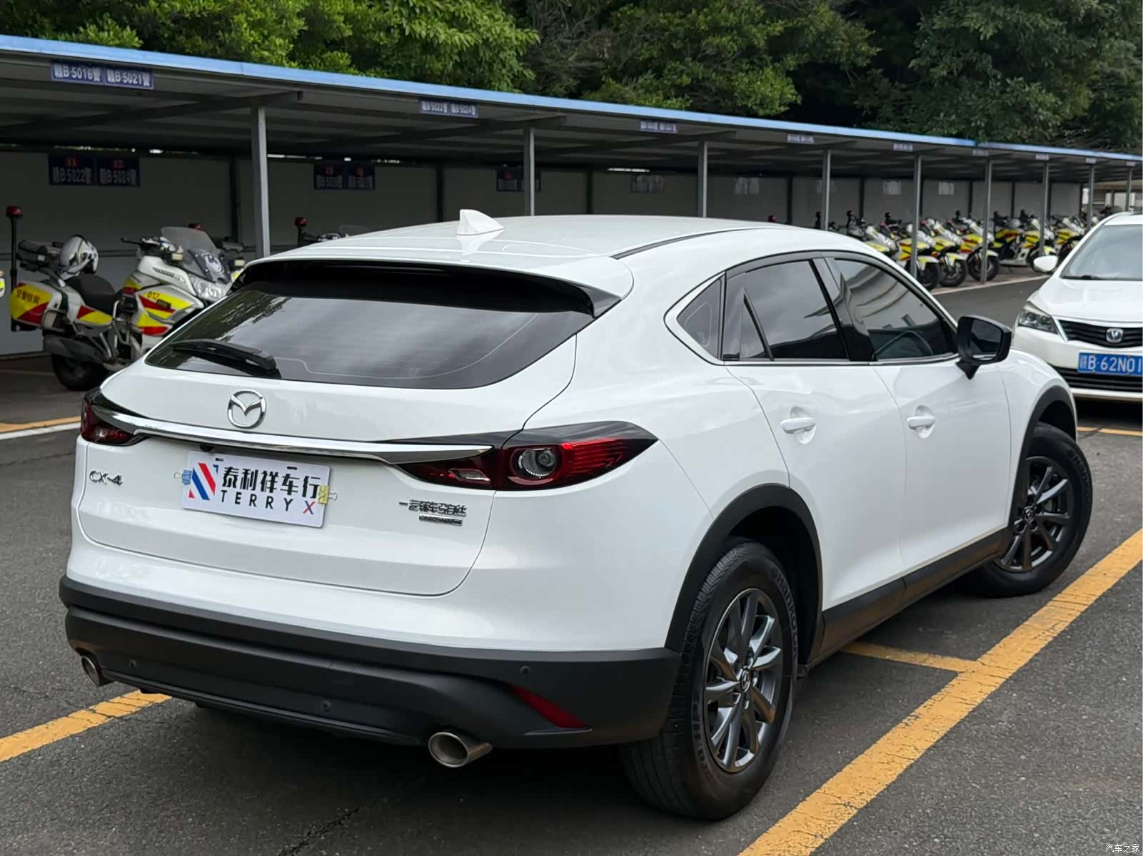 Mazda CX-4, 2023 4
