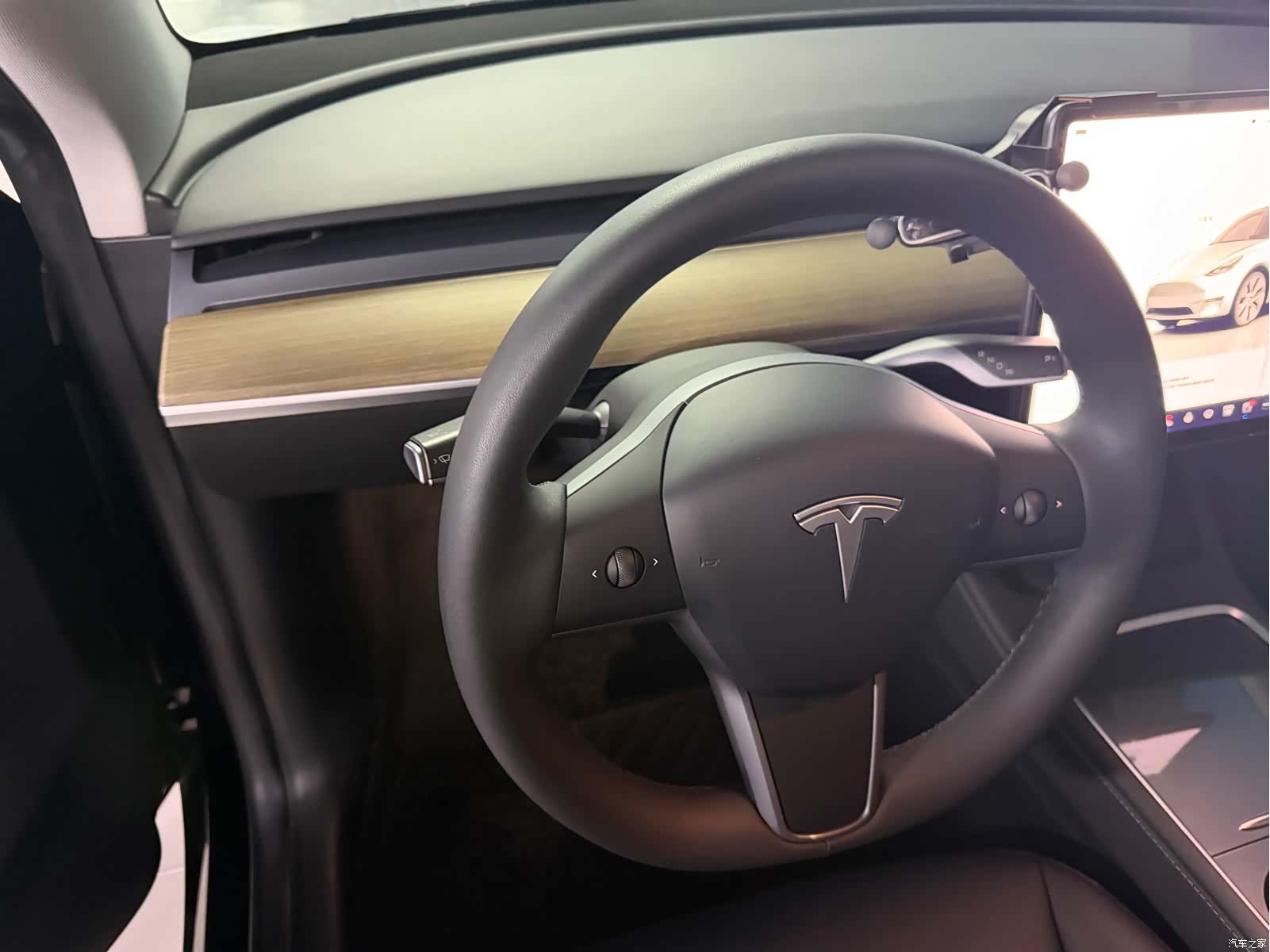 Tesla Model Y, 2023 9