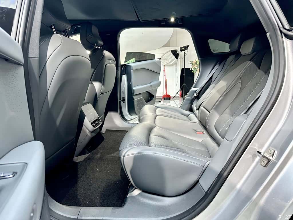 Xpeng P7, 2025 15