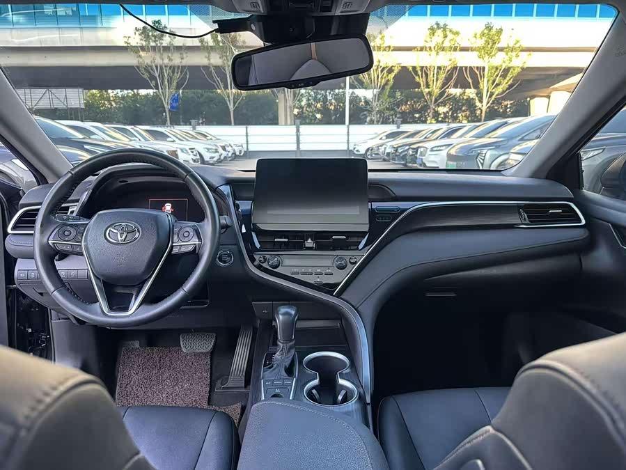 Toyota Camry 2022, фото 6