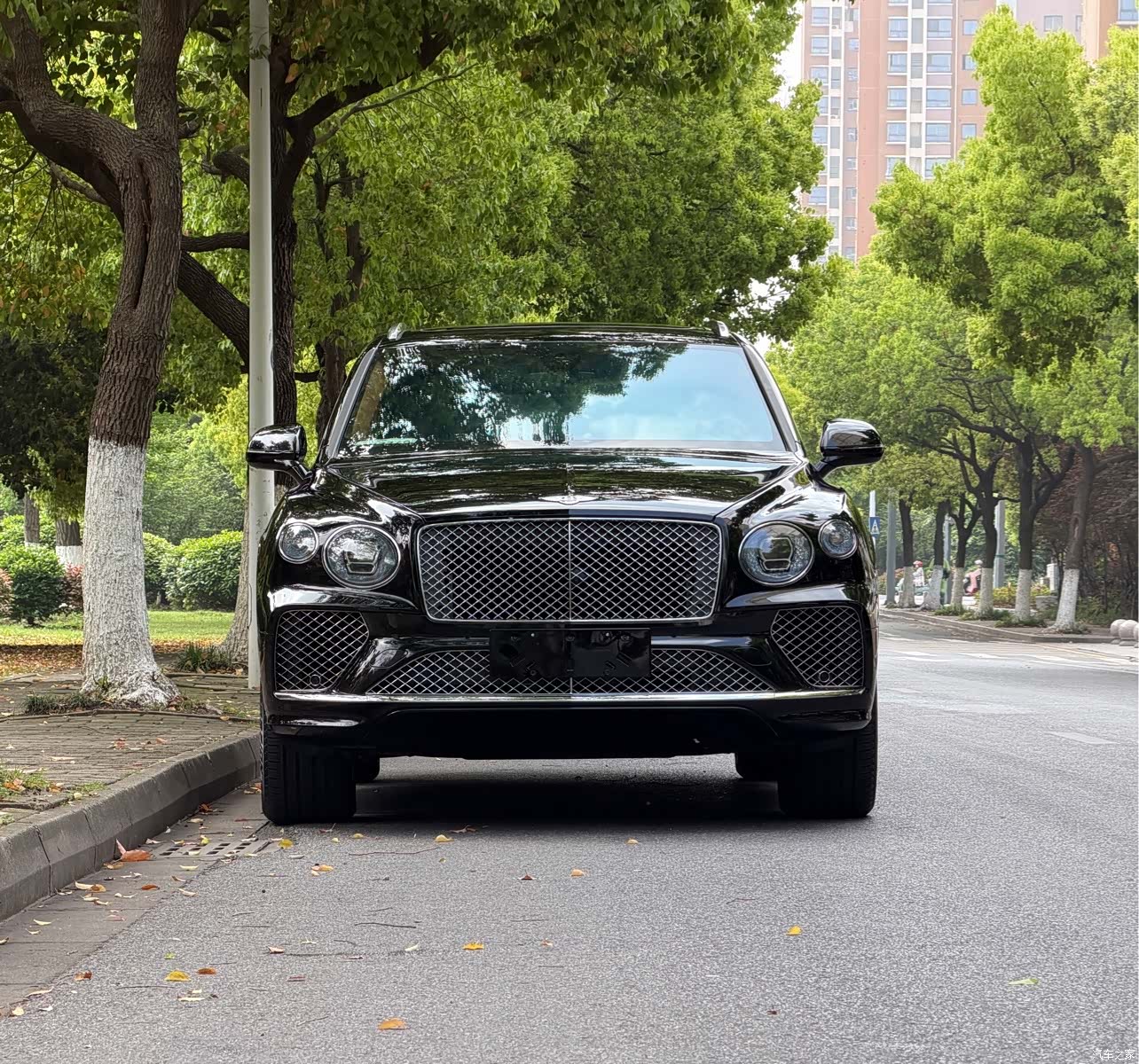 Bentley Bentayga, 2023 3