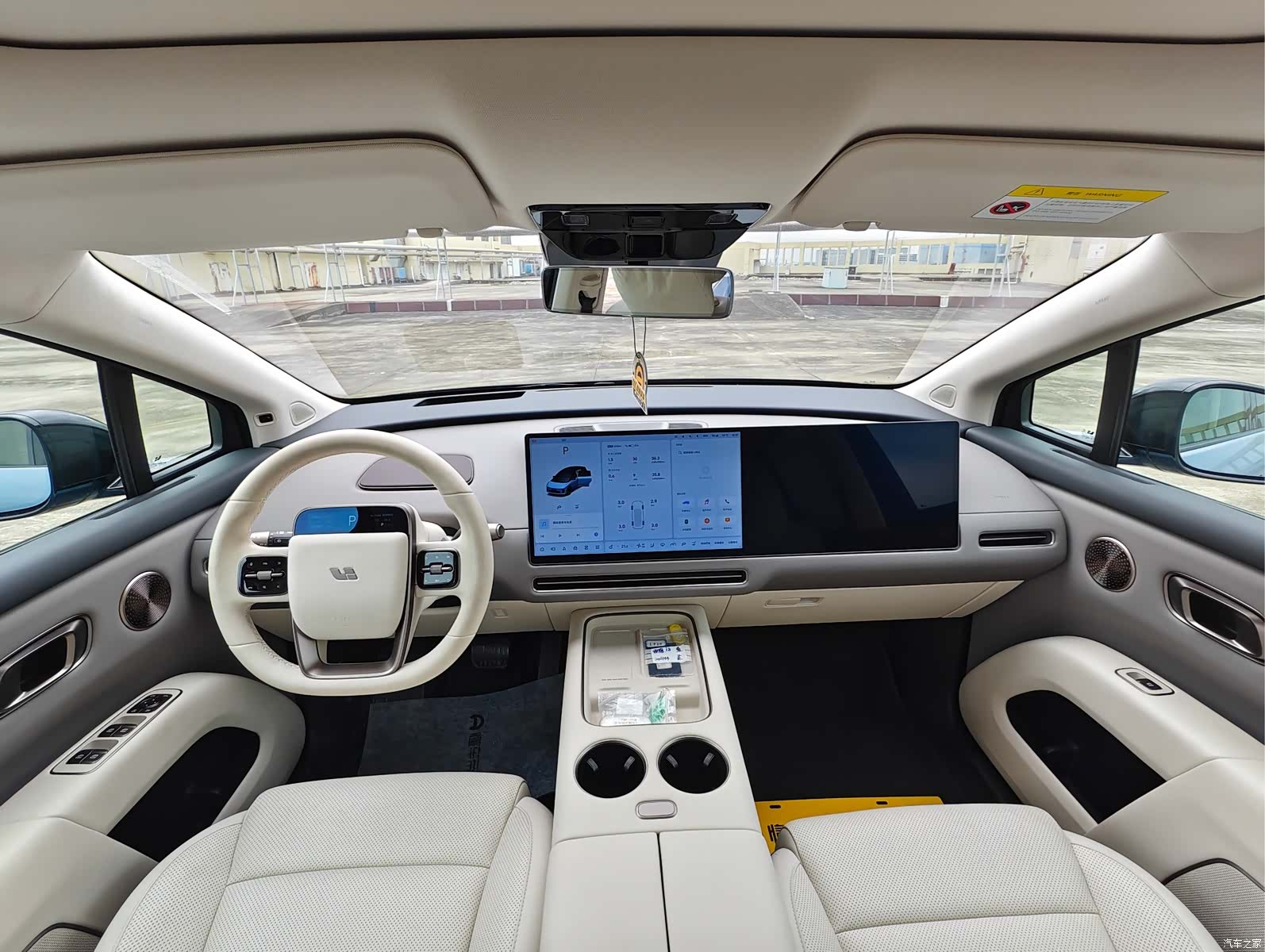 Li Auto i8, 2025 7