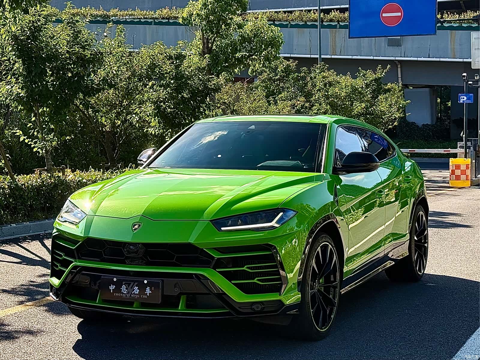 Lamborghini Urus, 2023 1