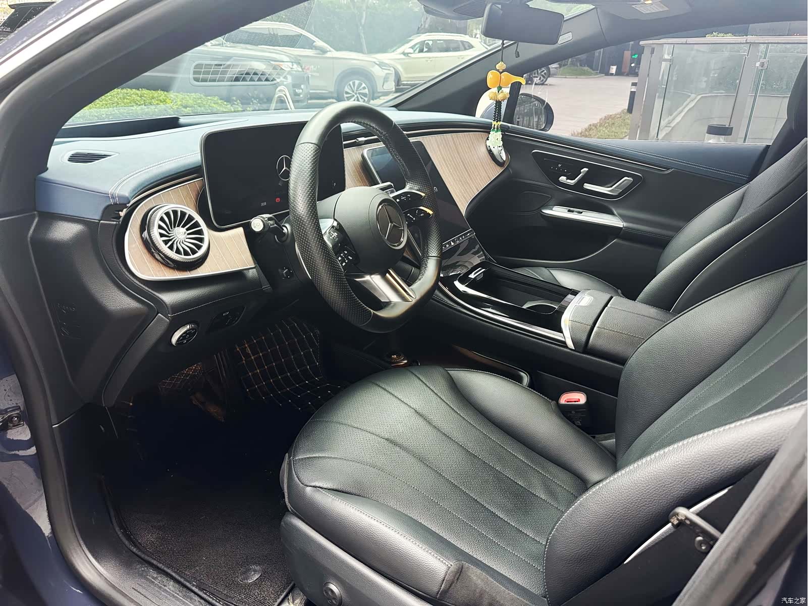 Mercedes-Benz EQE, 2024 14