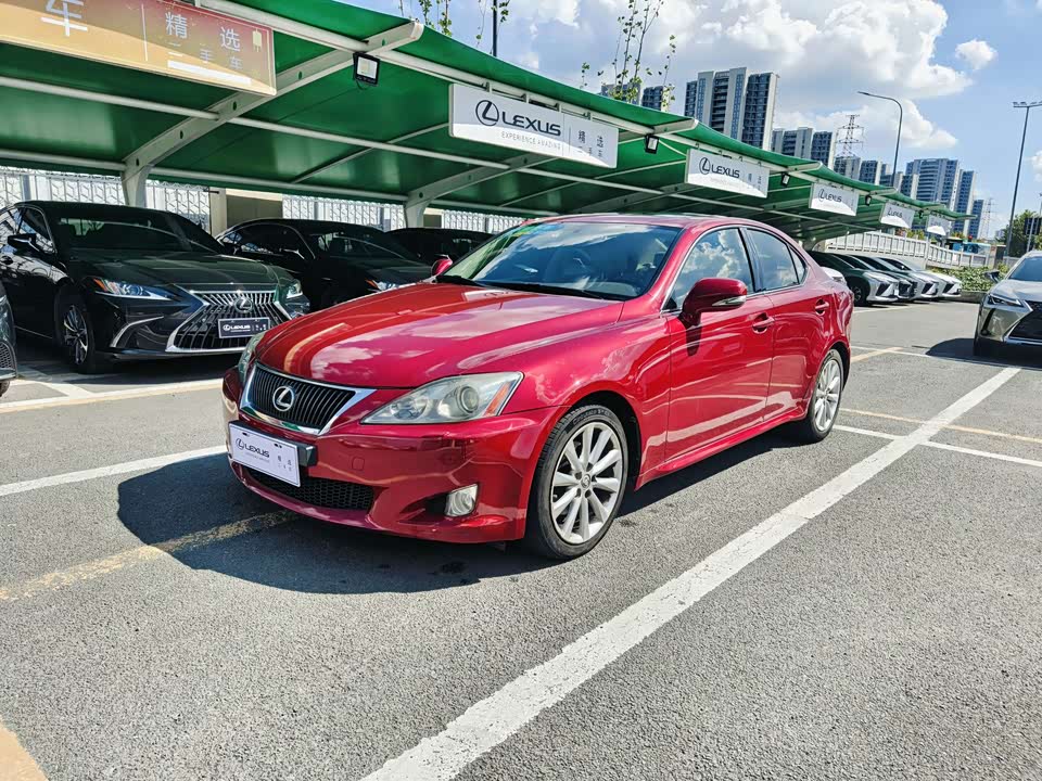 Lexus IS