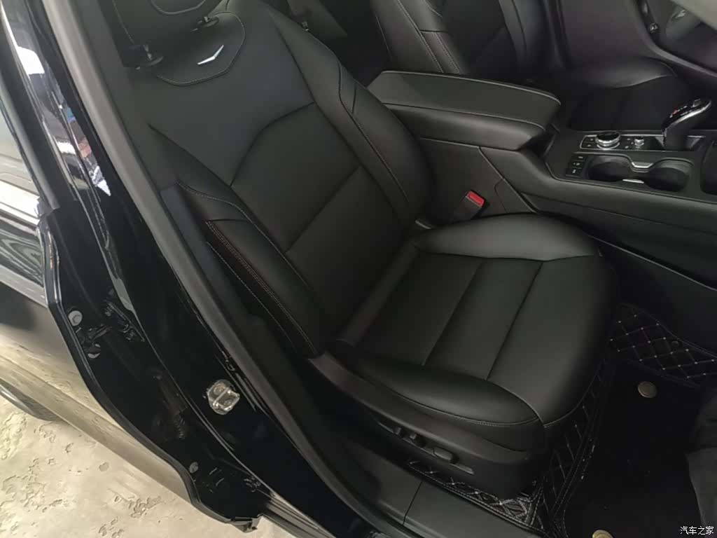Cadillac XT4, 2023 25