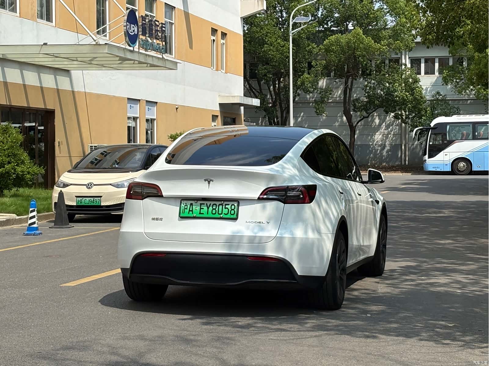 Tesla Model Y, 2024 16