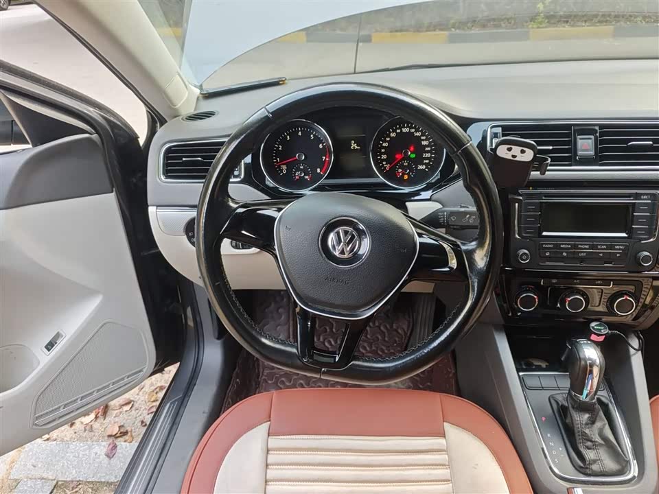 Volkswagen Sagitar