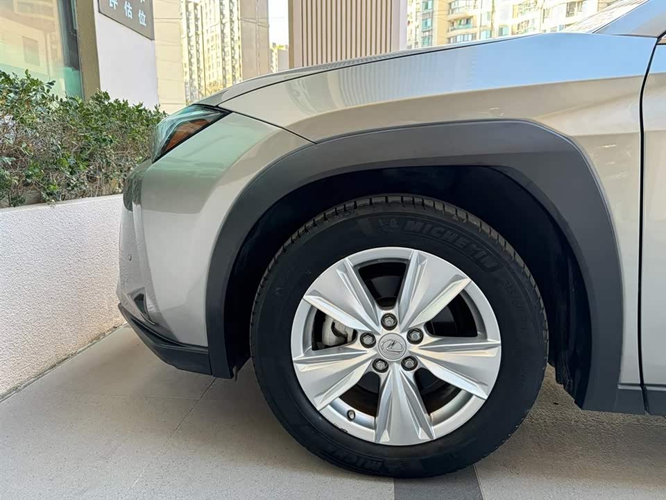 Lexus UX