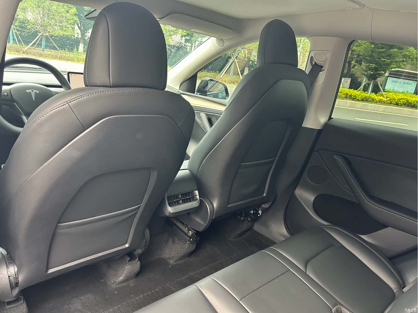 Tesla Model Y, 2022 все фото