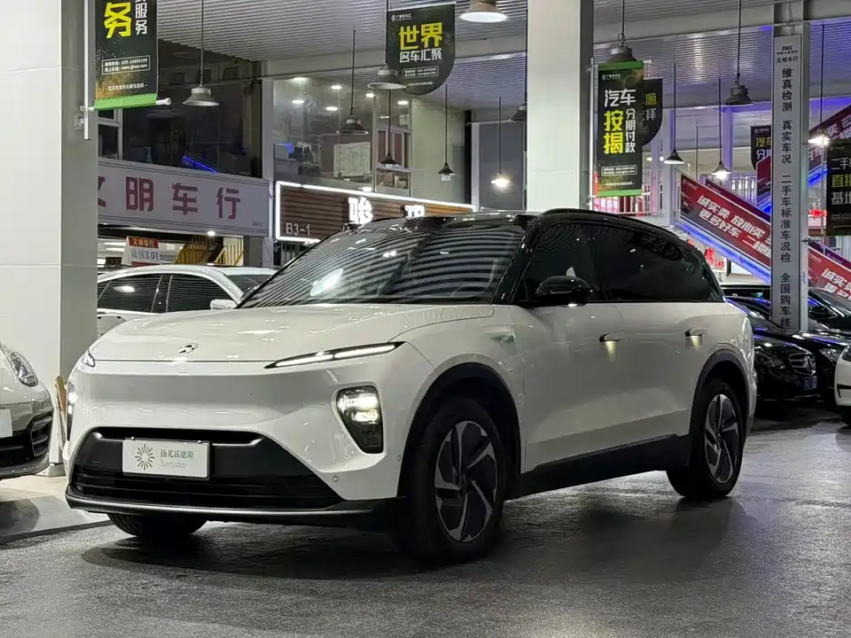 NIO ES8
