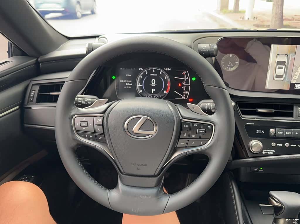Lexus ES, 2023 все фото