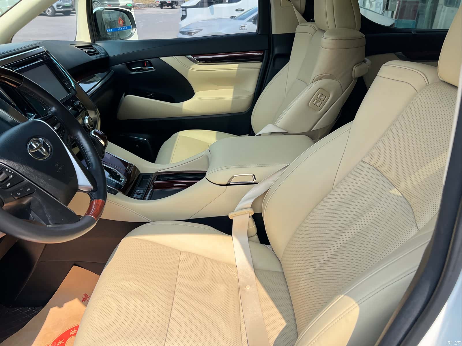 Toyota Alphard, 2015 все фото