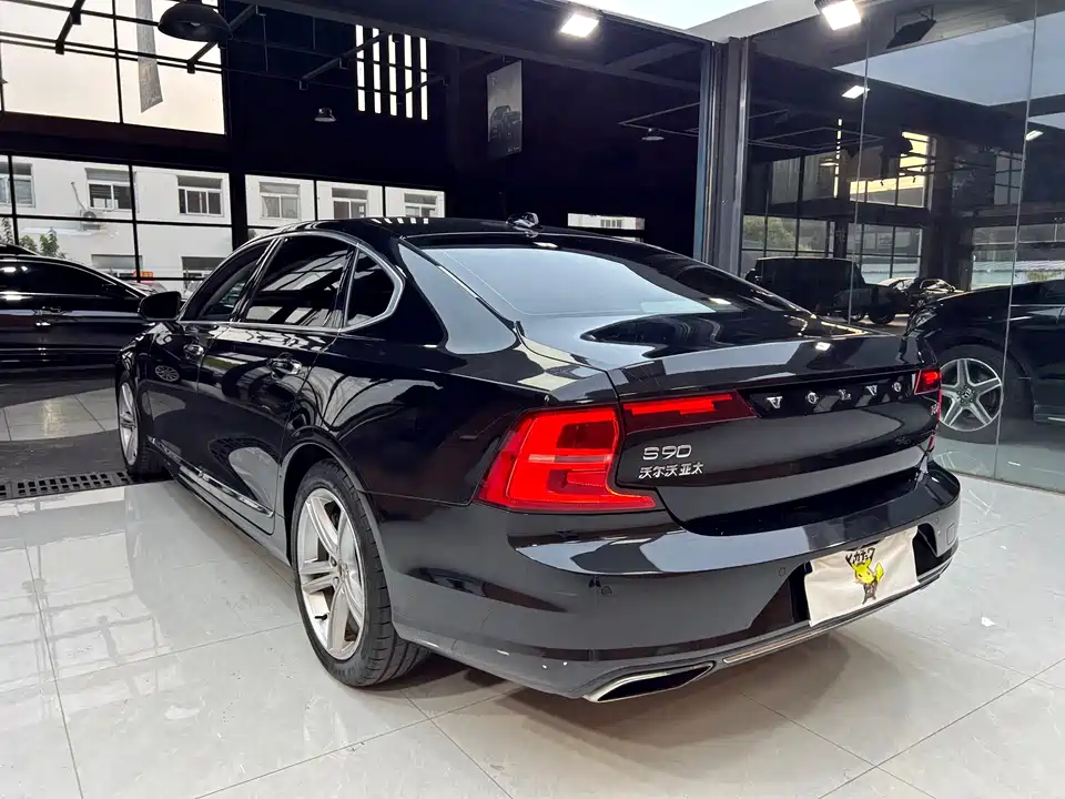 Volvo S90