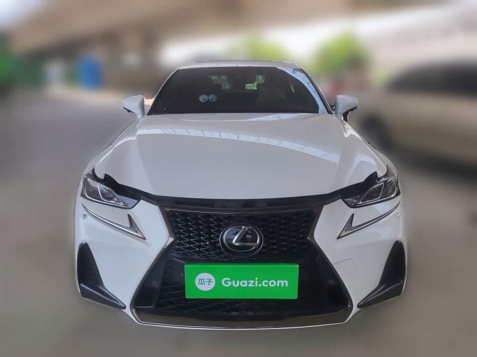 Lexus IS