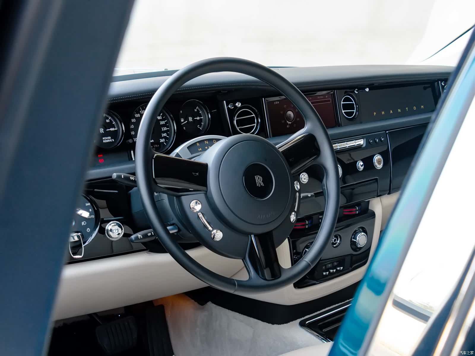 Rolls-Royce Phantom, 2013 11