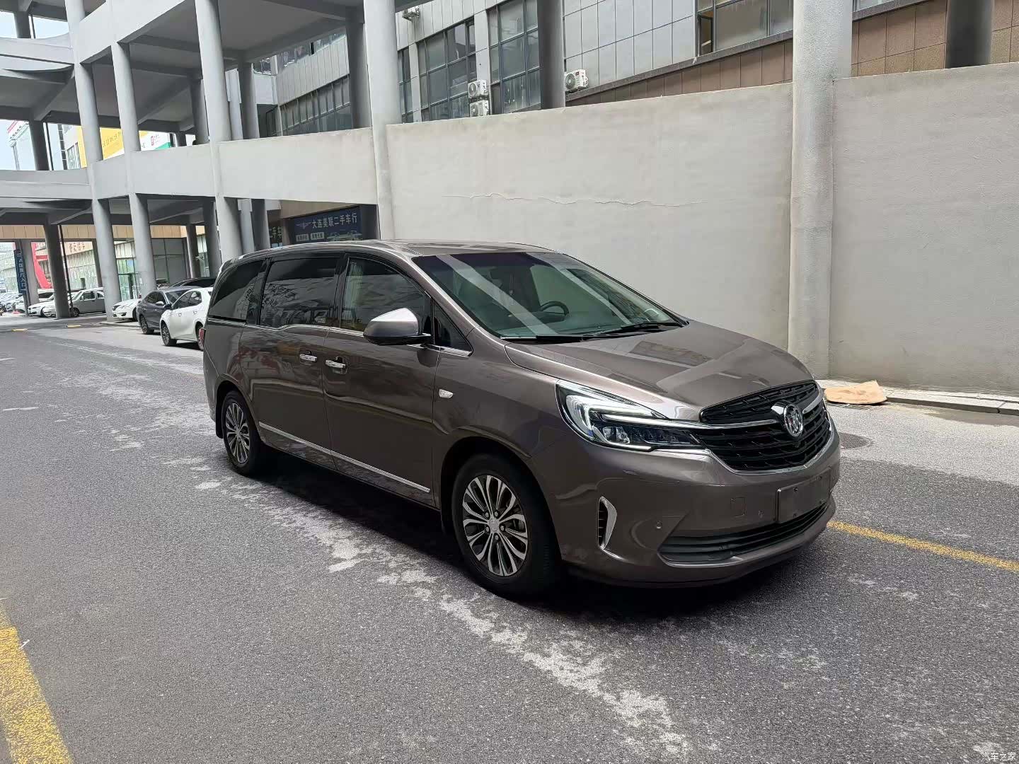 Buick GL8, 2021 3