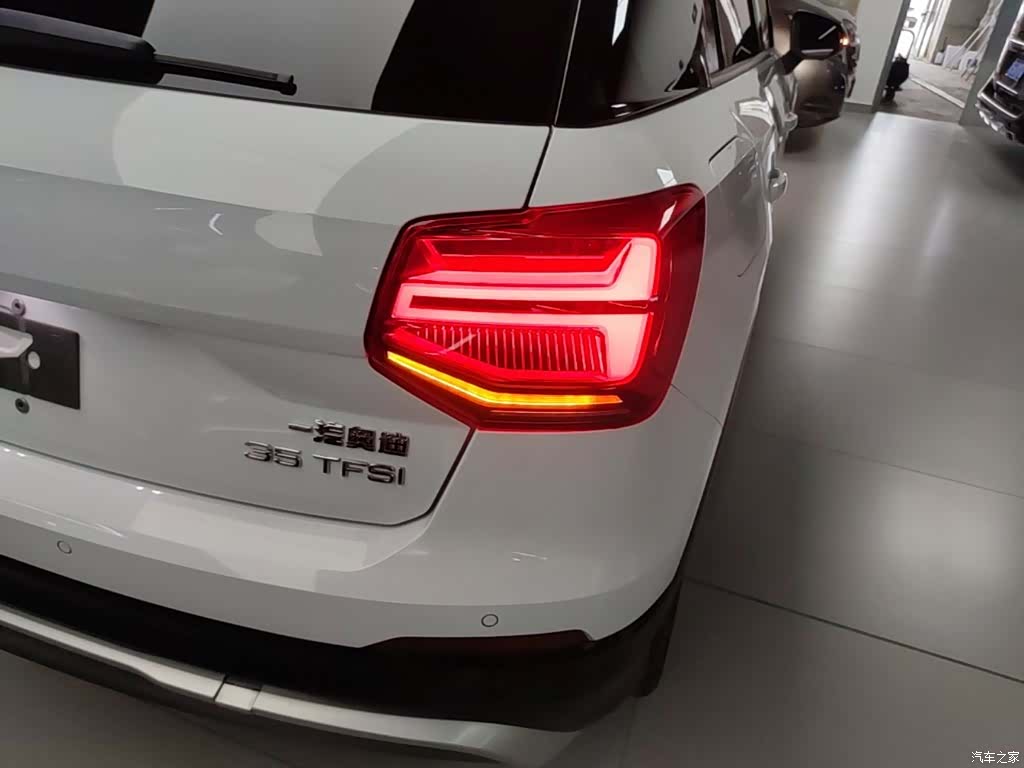 Audi Q2L, 2020 8