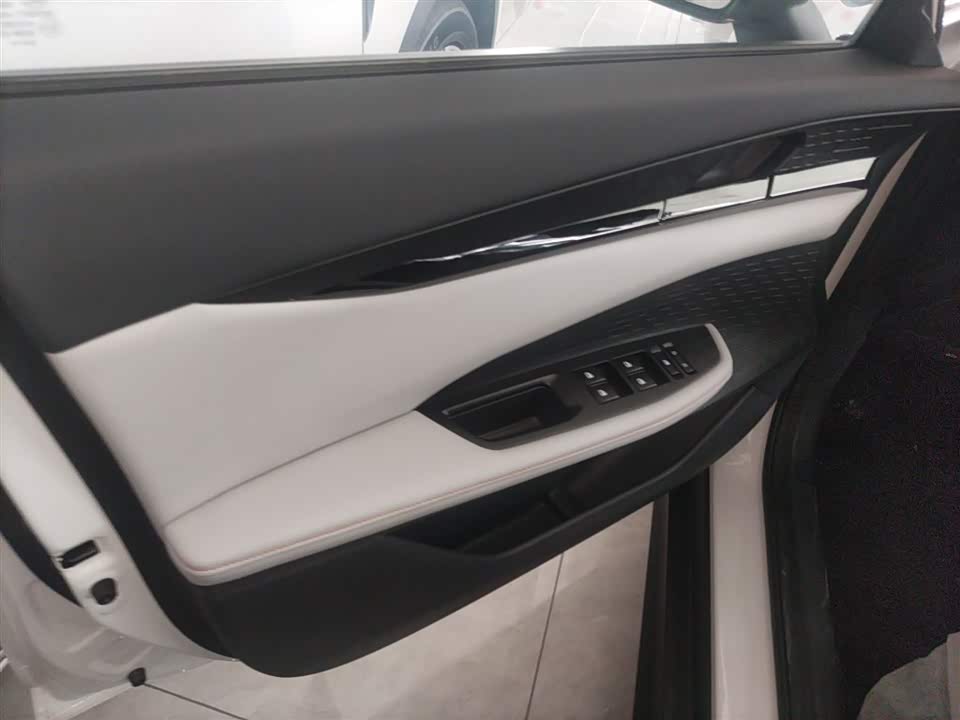Changan UNI-V Smart iDD Changan UNI-V Smart iDD