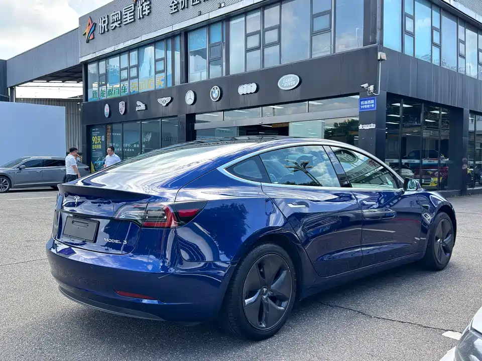 Tesla Model 3 Tesla Model 3