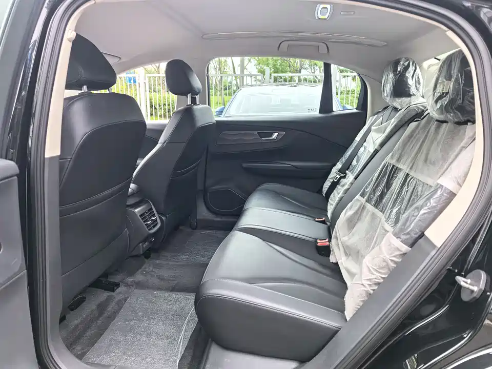 Hongqi E-QM5