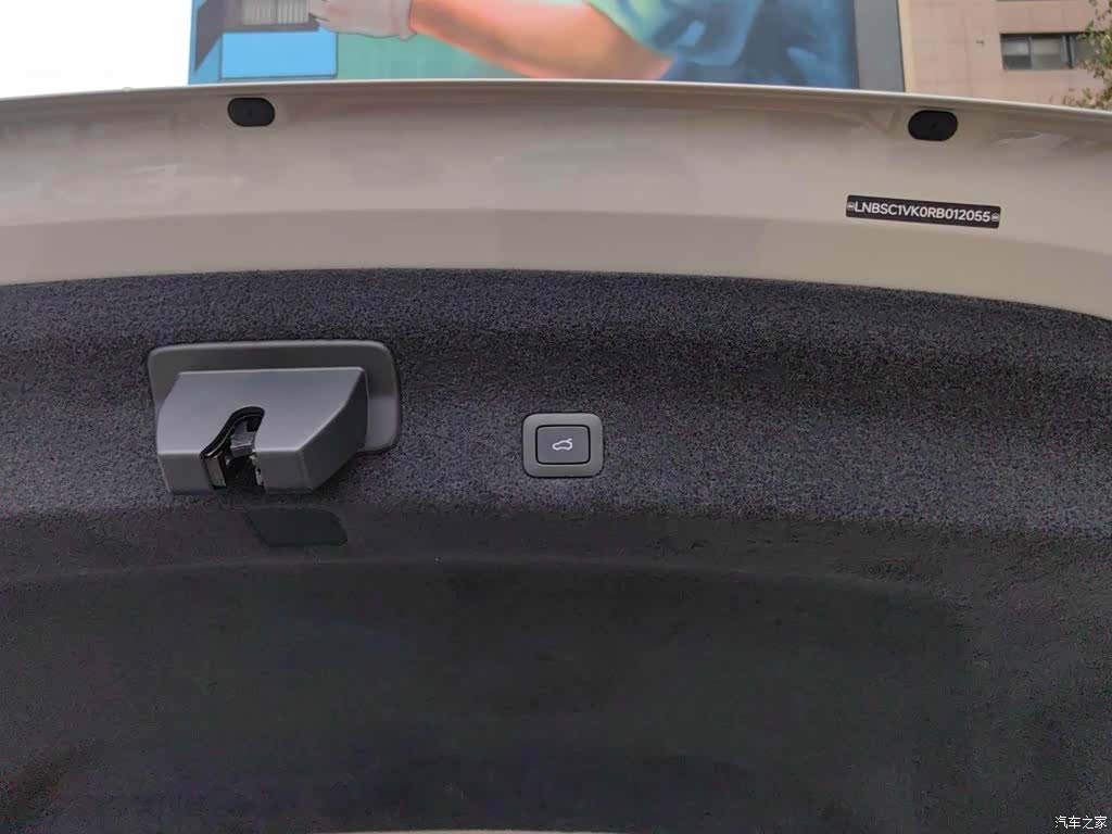 Xiaomi SU7, 2024 12