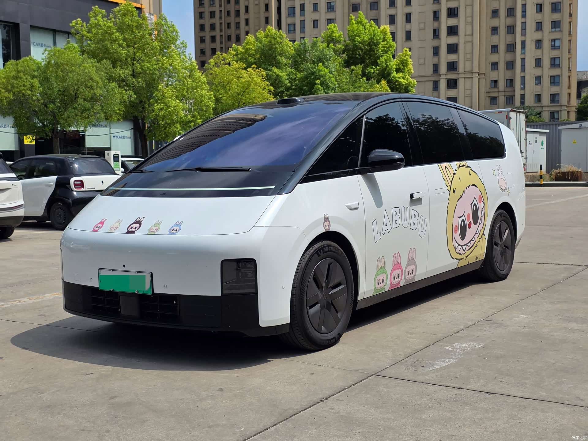 Li Auto MEGA, 2025 1