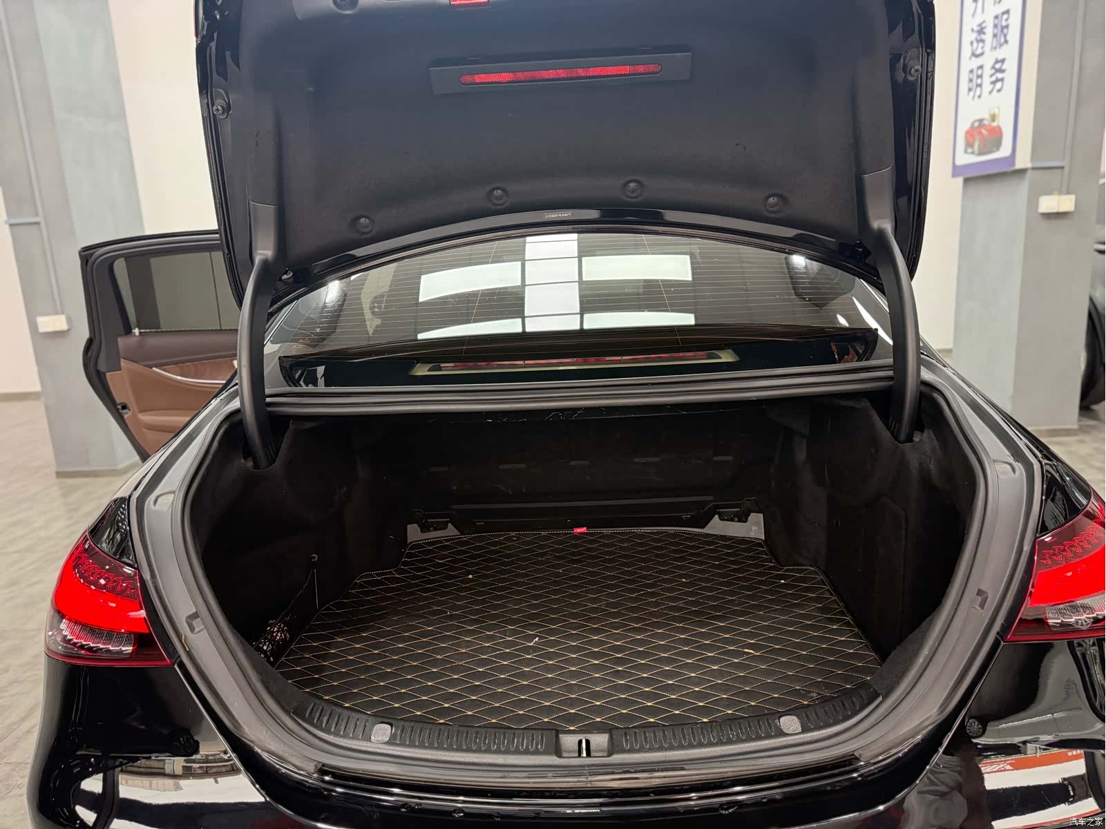 Mercedes-Benz E-Class, 2022 17