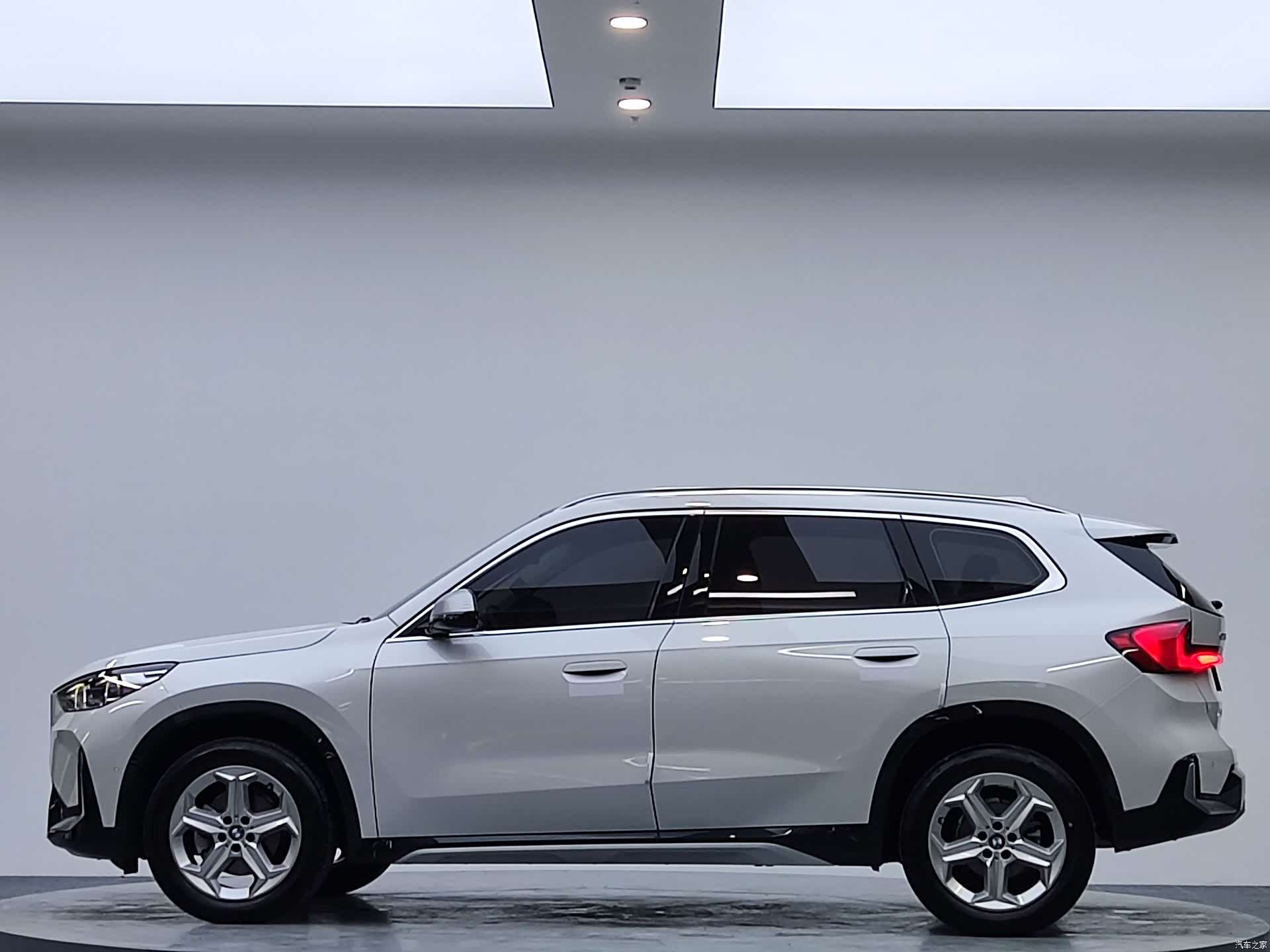 BMW X1, 2023 все фото