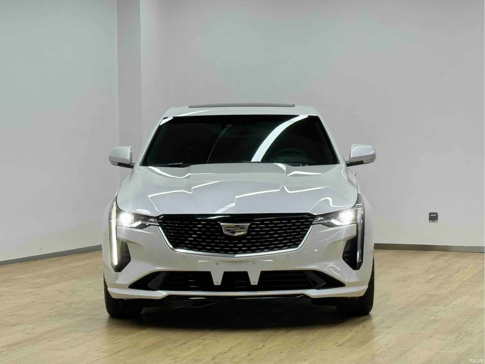 Cadillac CT4, 2023 2