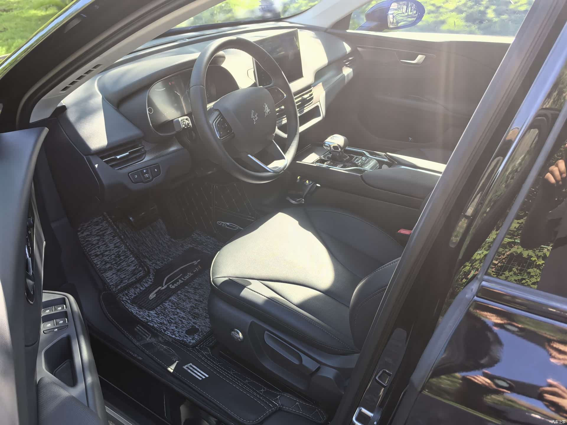Hongqi QM5, 2023 9