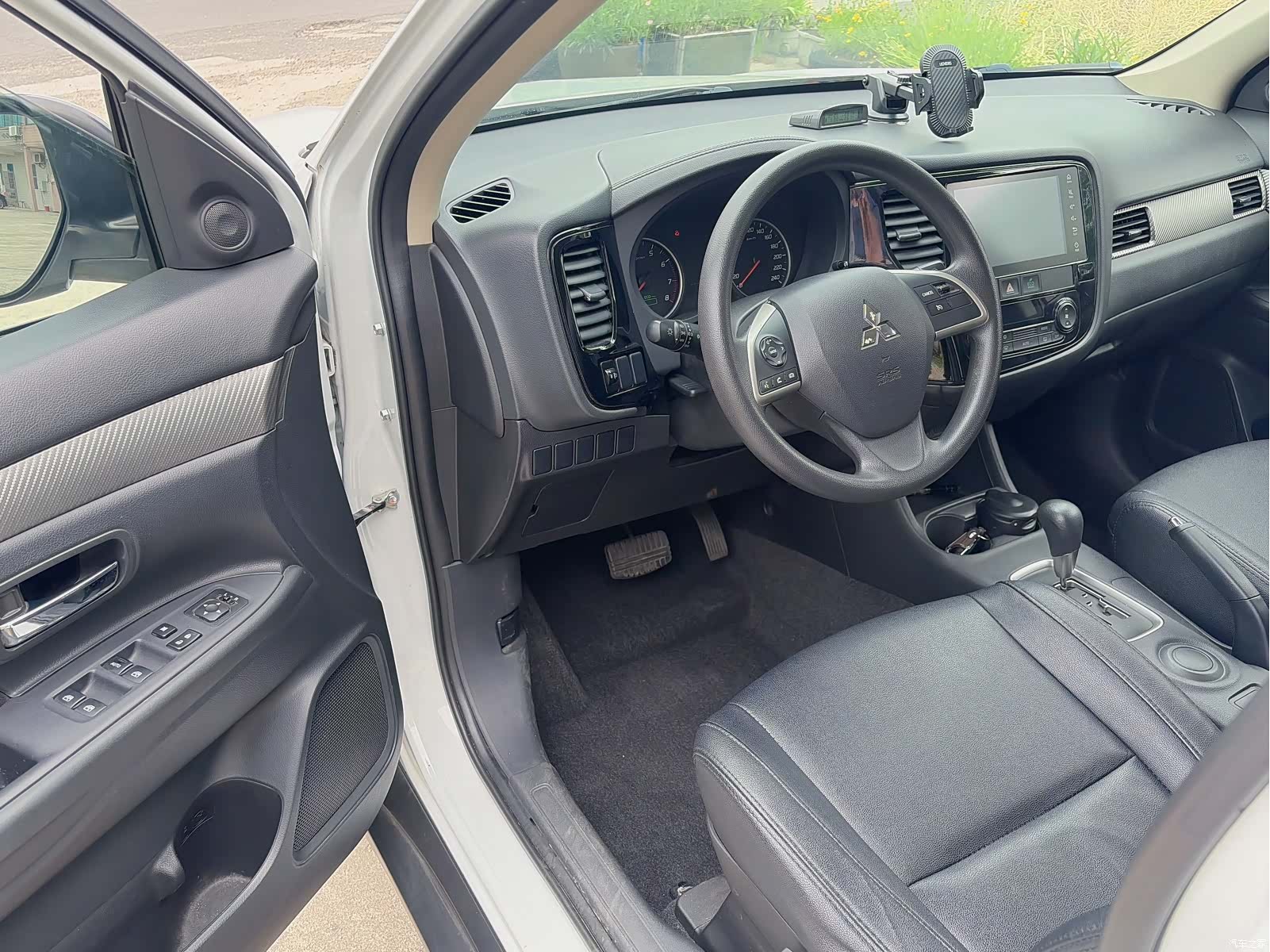Mitsubishi Outlander, 2017 все фото