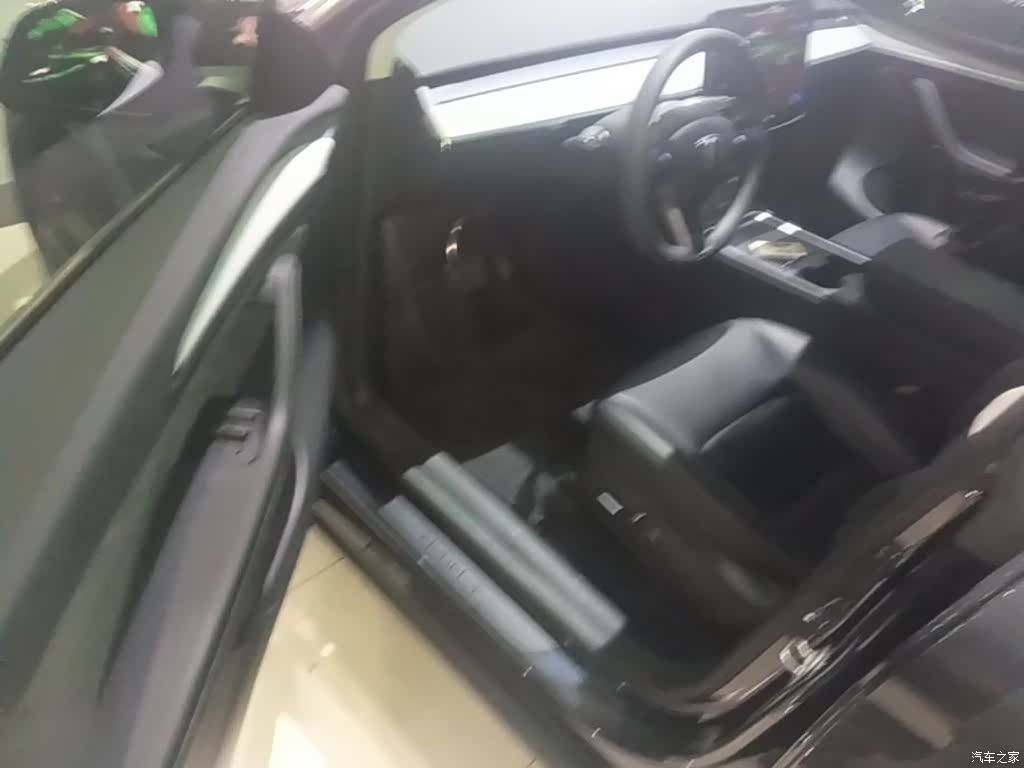 Tesla Model Y, 2024 16