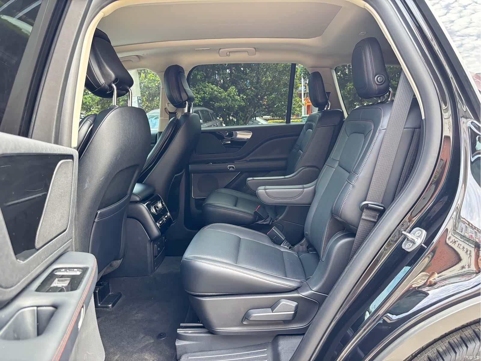 Lincoln Aviator, 2021 12