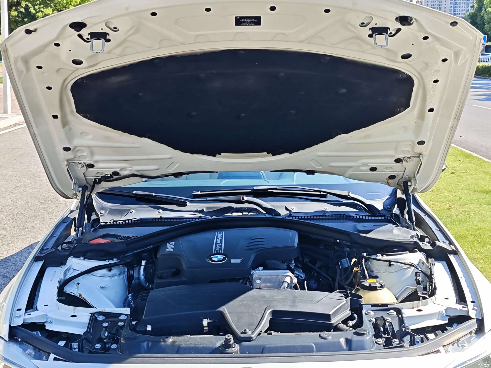 BMW 3 Series, 2012 23