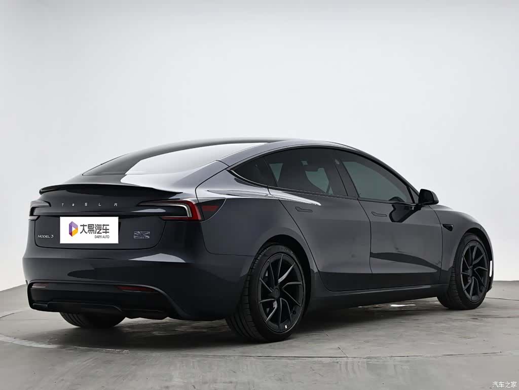 Tesla Model 3, 2025 3