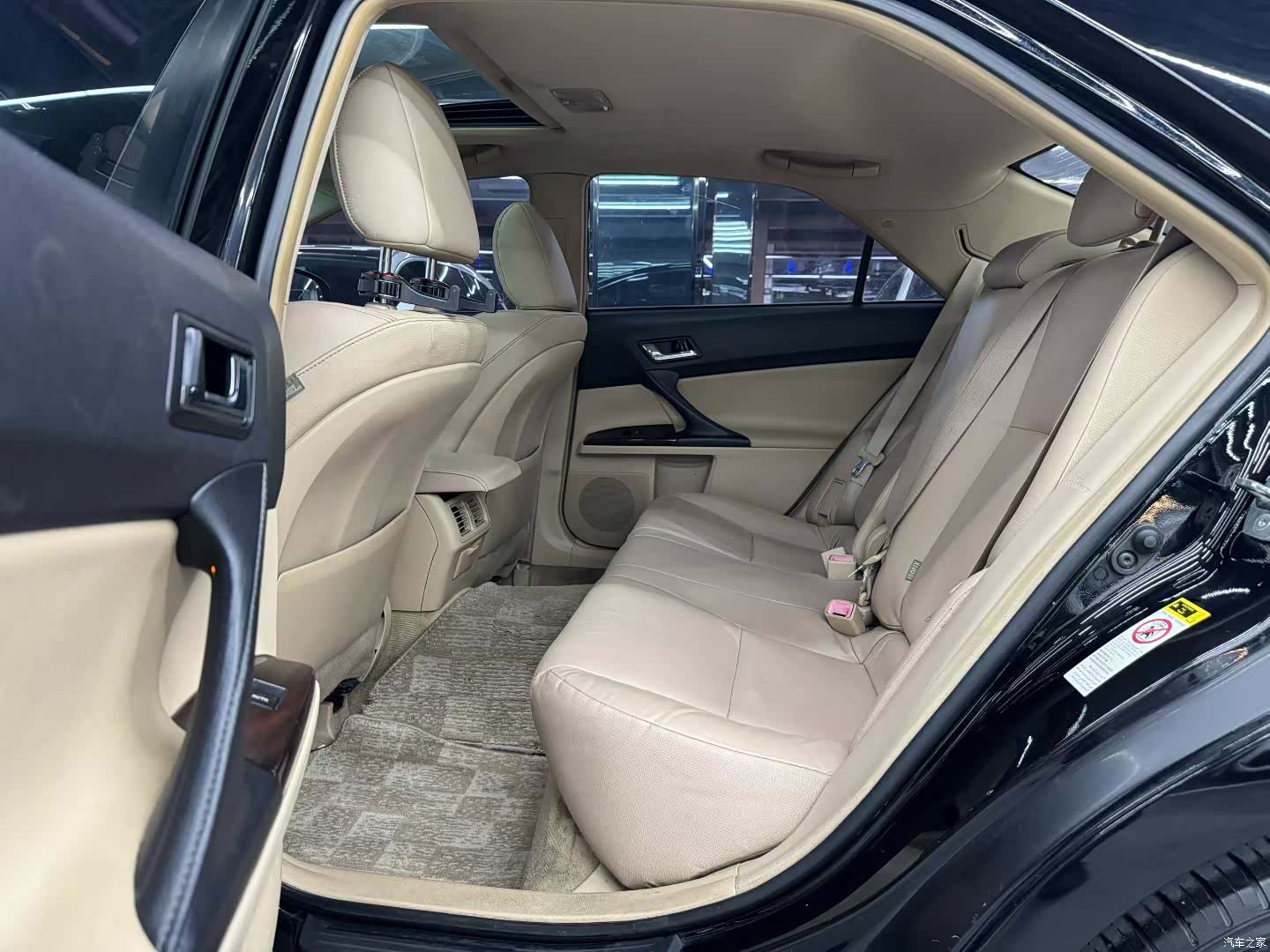 Toyota 2.5V, 2012 6