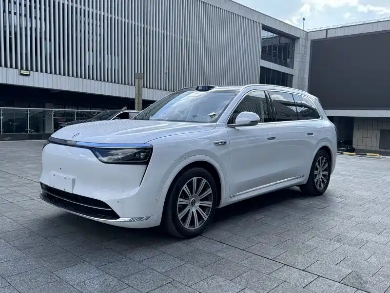 AITO Ask the world M8