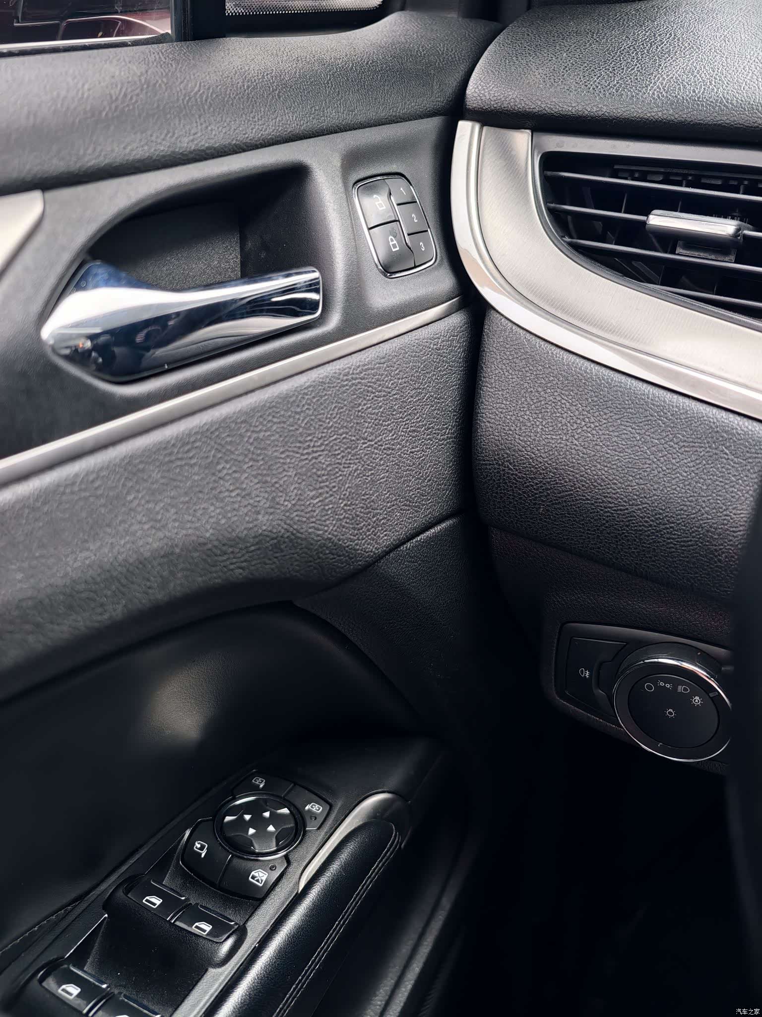 Lincoln MKC, 2019 14