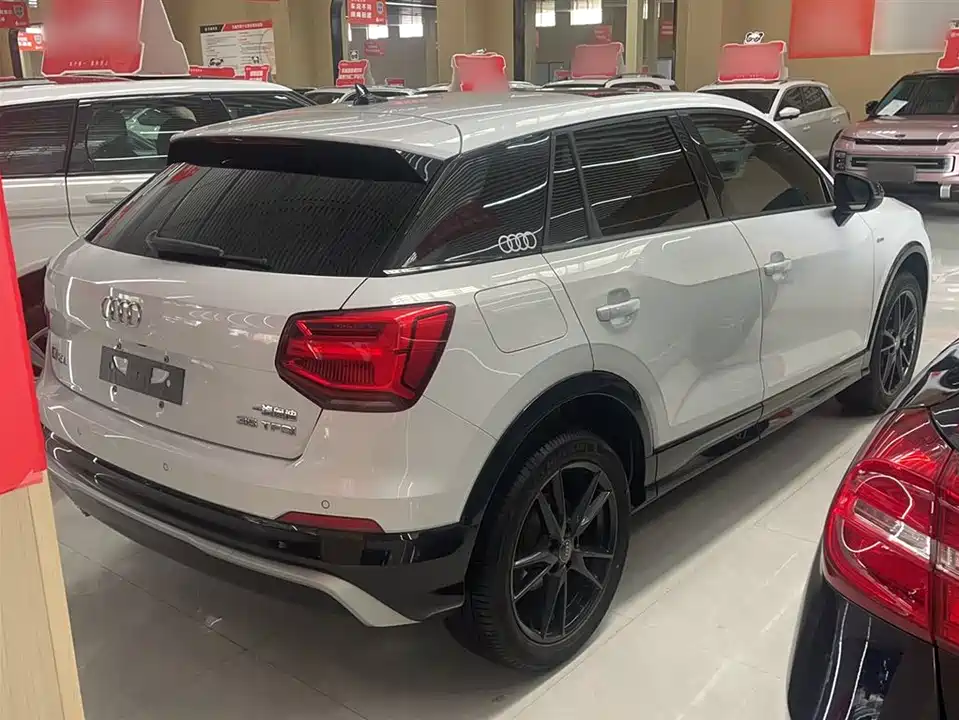 Audi Q2L