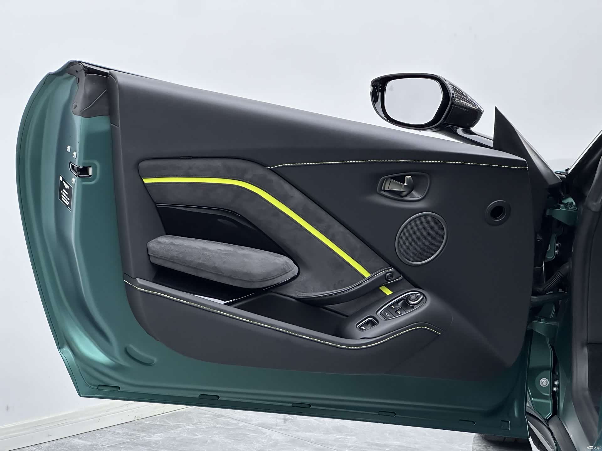 Aston Martin Vantage, 2022 14
