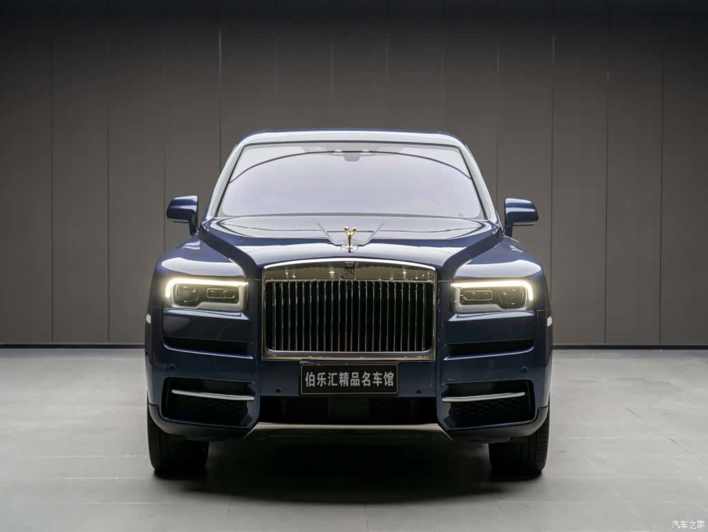 Rolls-Royce Cullinan, 2022 3