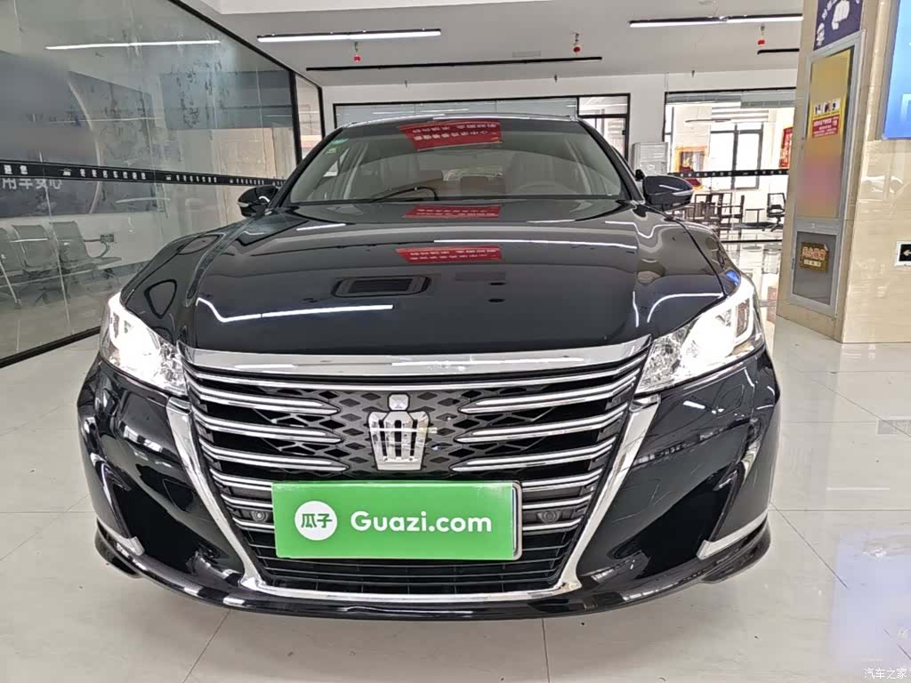Toyota Crown, 2015 3