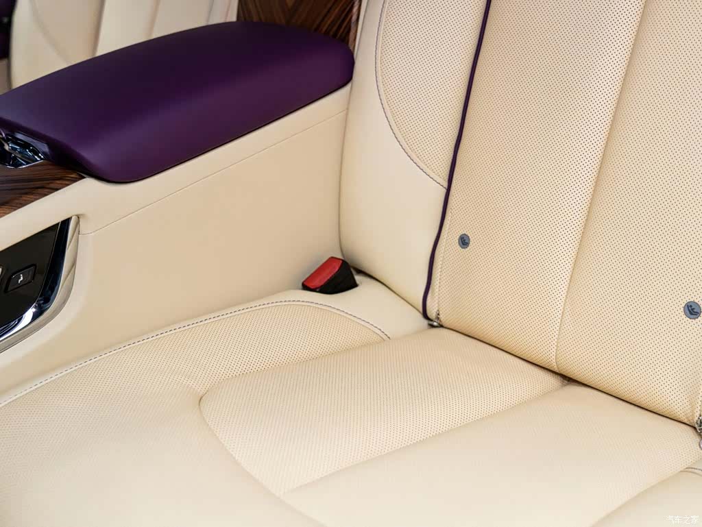 Rolls-Royce Cullinan, 2022 19