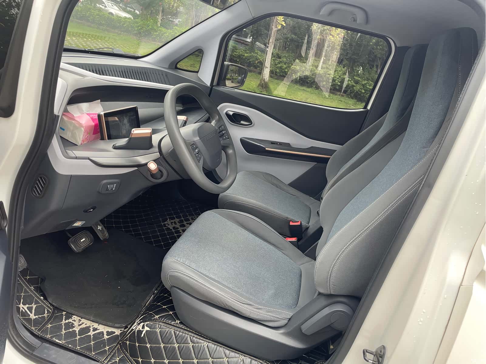 Wuling E200, 2020 4