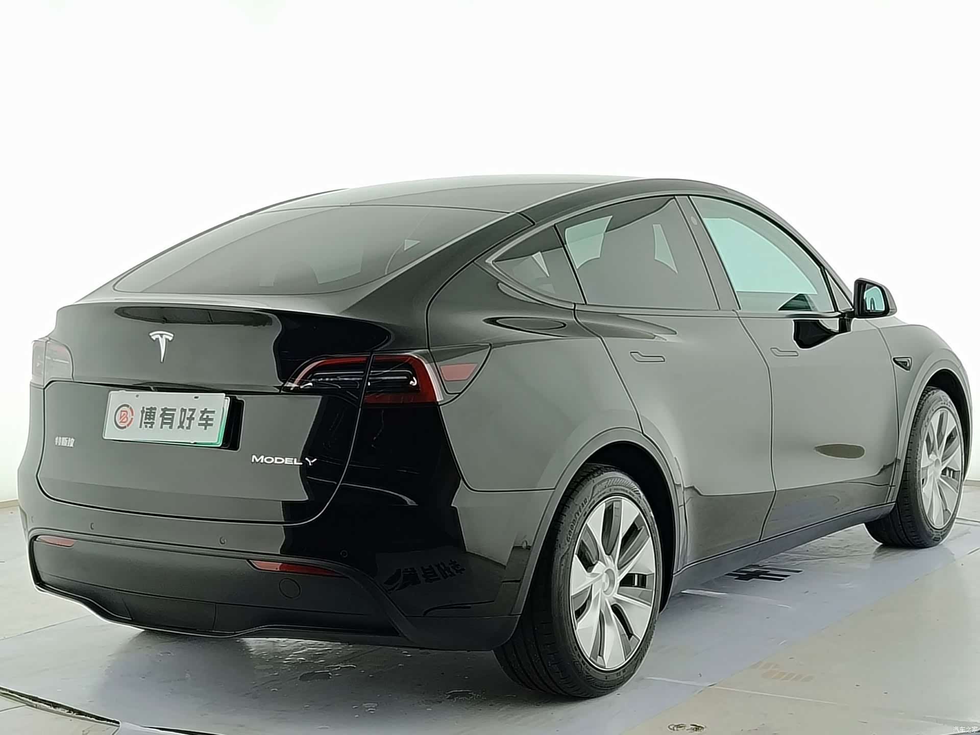 Tesla Model Y, 2023 все фото