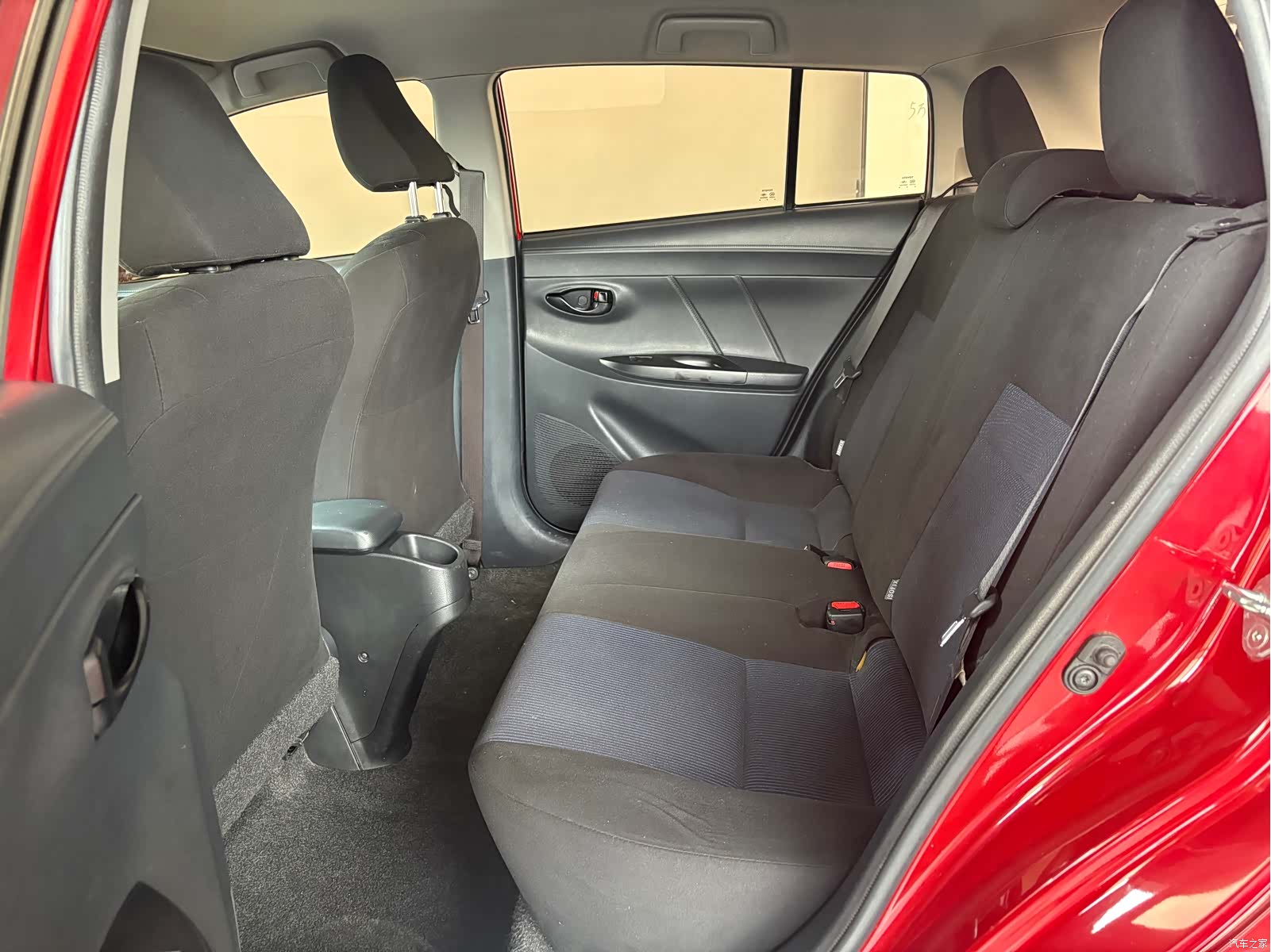 Toyota YARiS L, 2017 9